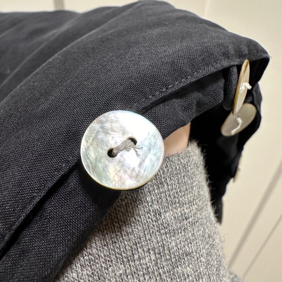 Vintage black silk blouse, women’s size 10 with shell buttons - Picture 5 of 5